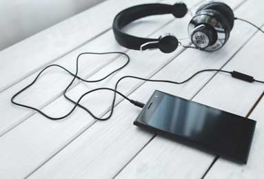 湖南网红发型师晓华发视频维权称有不良商家盗其视频卖假货半天狂卖70多万